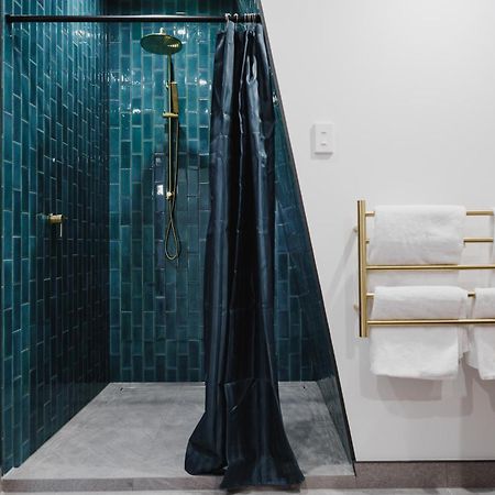 The Chamberson Hotell Dunedin Eksteriør bilde A shower curtain