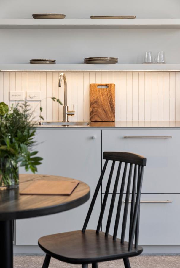 The Chamberson Hotell Dunedin Eksteriør bilde A kitchen with a cutting board