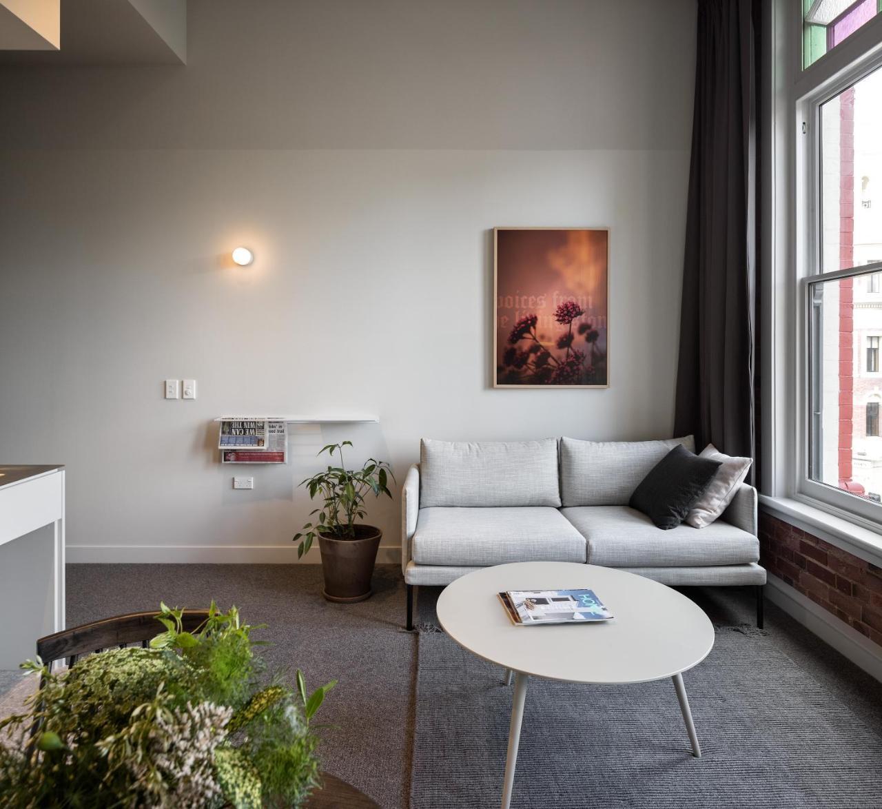 The Chamberson Hotell Dunedin Eksteriør bilde A living room in a typical apartment
